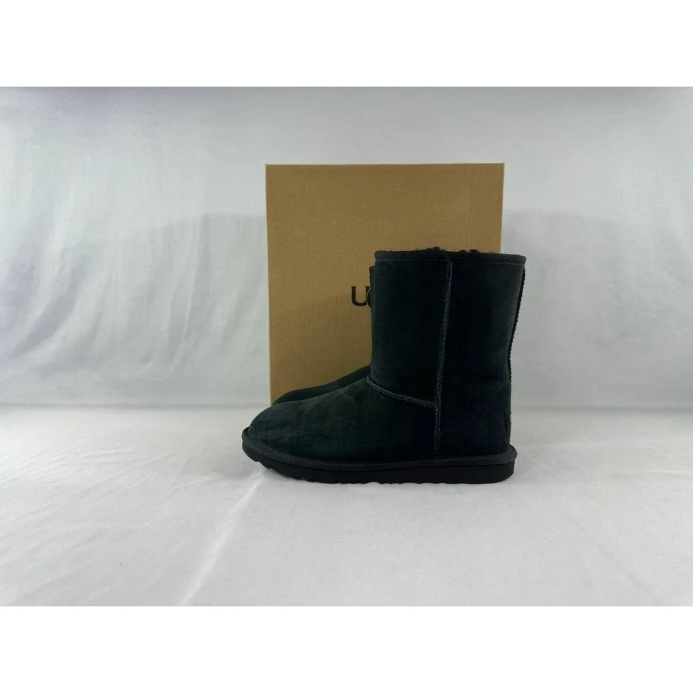 UGG Classic II Sheepskin Kids Boot #1017703K Size 6 Women's Size 7.5